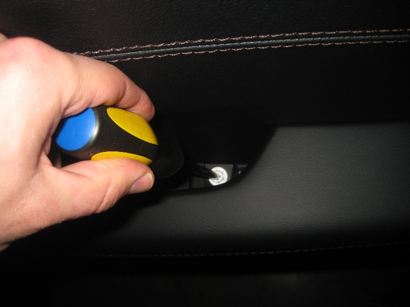 Toyota-Avalon-Interior-Door-Panel-Removal-Guide-022