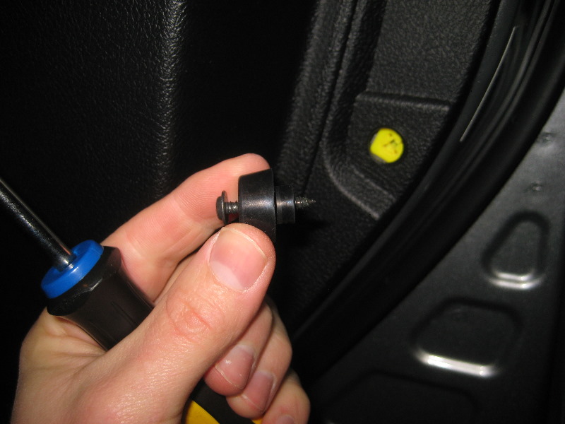 Toyota-Avalon-Interior-Door-Panel-Removal-Guide-026