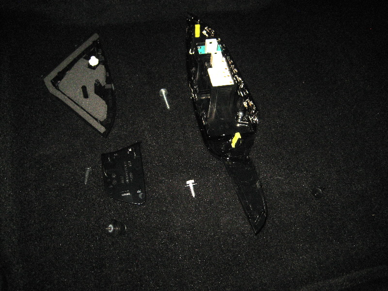 Toyota-Avalon-Interior-Door-Panel-Removal-Guide-027