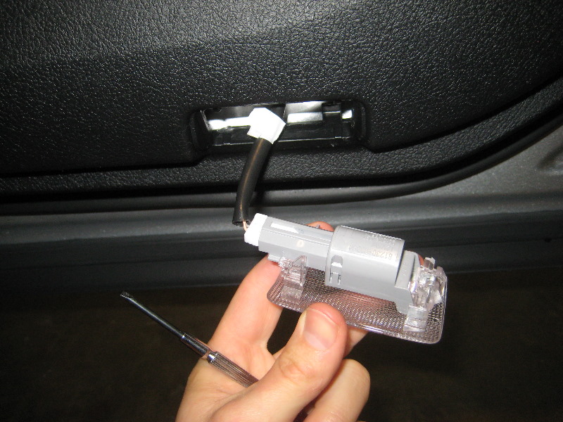 Toyota-Avalon-Interior-Door-Panel-Removal-Guide-030