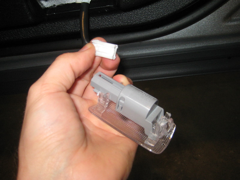 Toyota-Avalon-Interior-Door-Panel-Removal-Guide-031