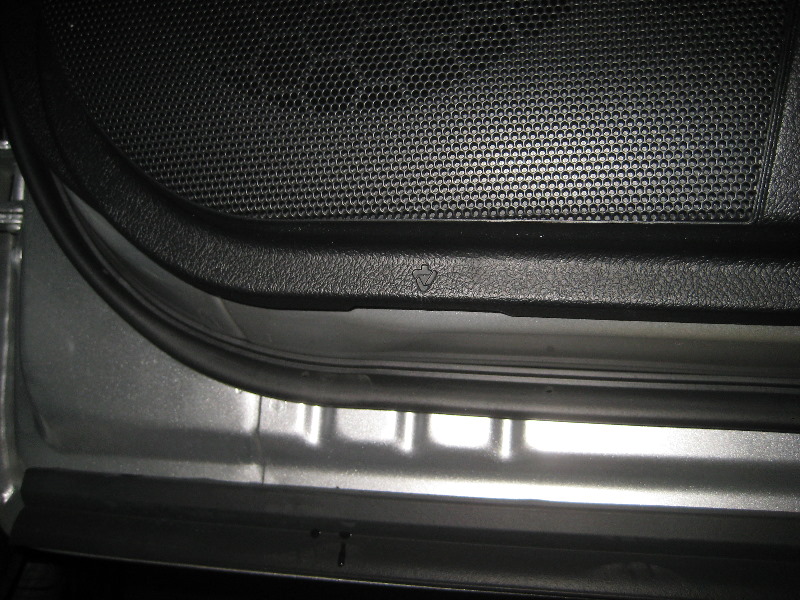 Toyota-Avalon-Interior-Door-Panel-Removal-Guide-032