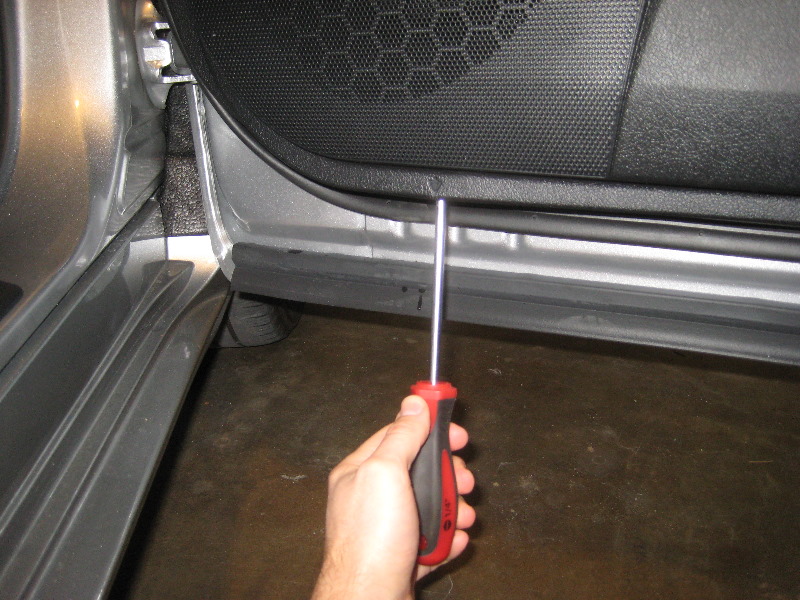Toyota-Avalon-Interior-Door-Panel-Removal-Guide-034