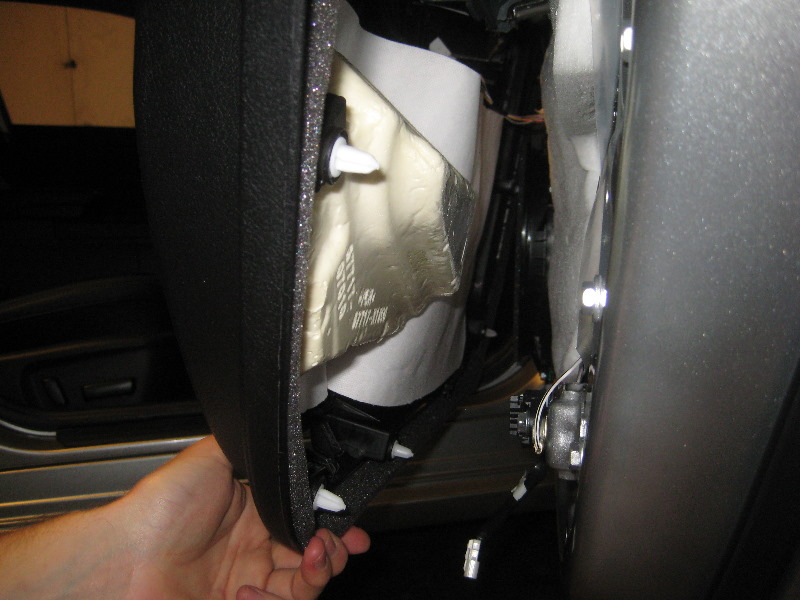 Toyota-Avalon-Interior-Door-Panel-Removal-Guide-035
