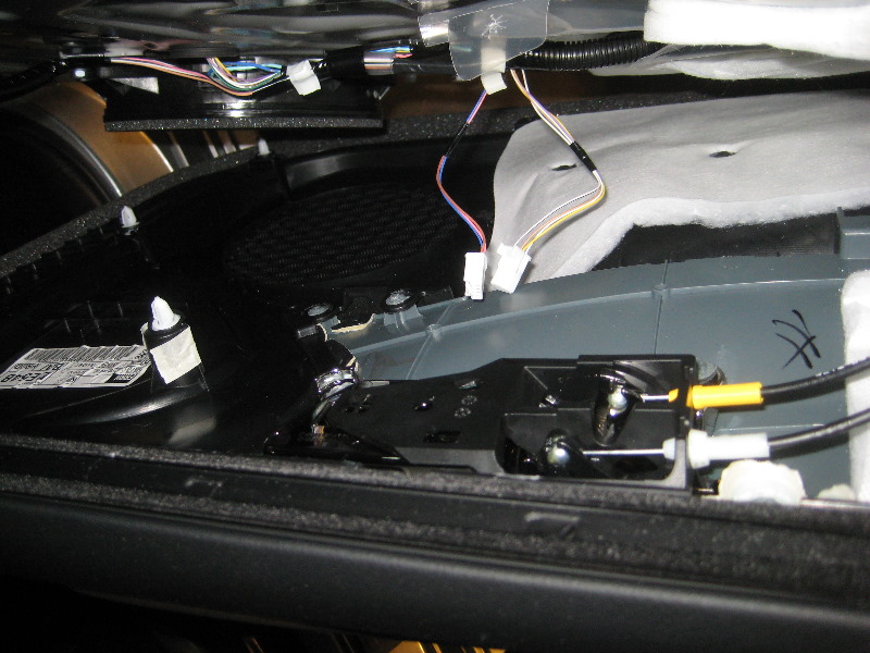 Toyota-Avalon-Interior-Door-Panel-Removal-Guide-037