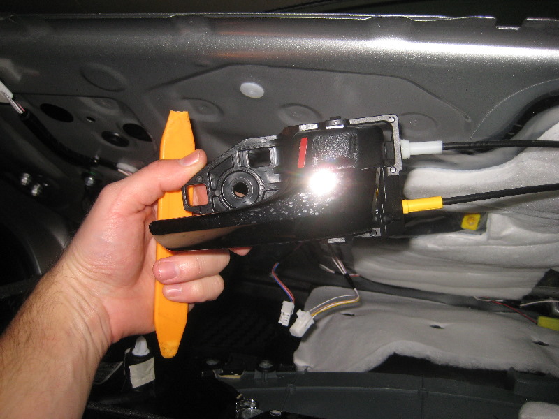 Toyota-Avalon-Interior-Door-Panel-Removal-Guide-040