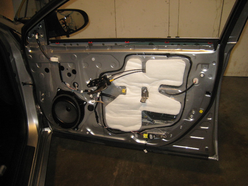 Toyota-Avalon-Interior-Door-Panel-Removal-Guide-043