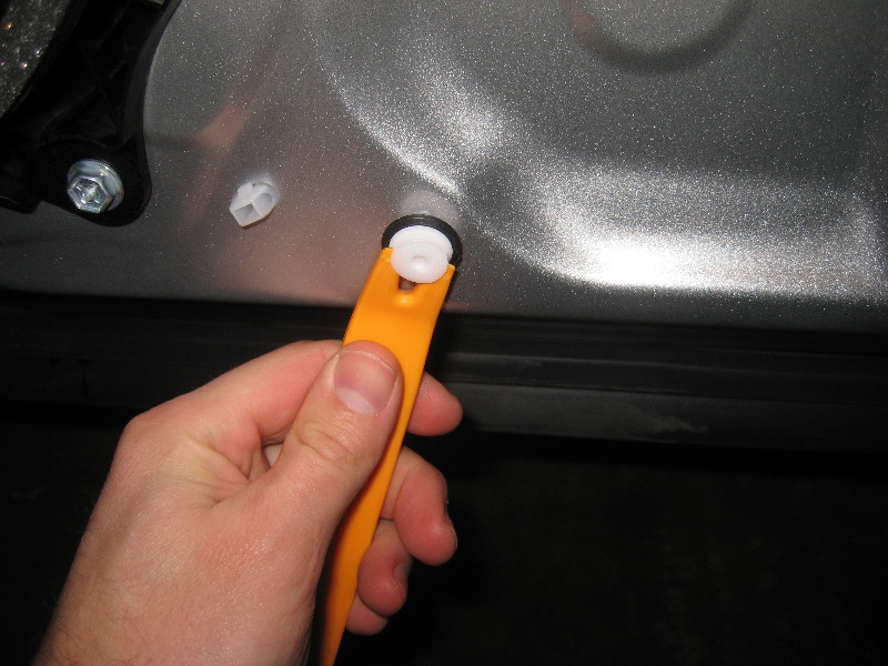 Toyota-Avalon-Interior-Door-Panel-Removal-Guide-044