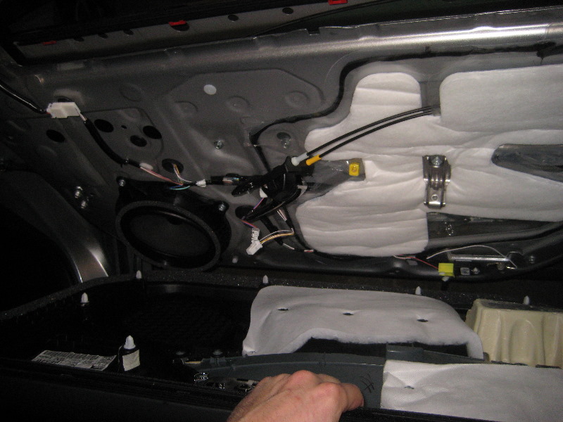 Toyota-Avalon-Interior-Door-Panel-Removal-Guide-047