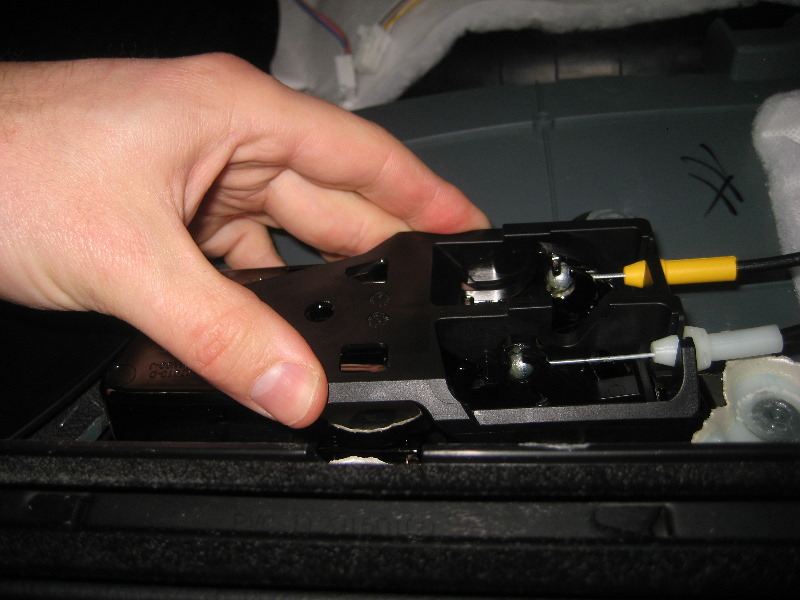 Toyota-Avalon-Interior-Door-Panel-Removal-Guide-048