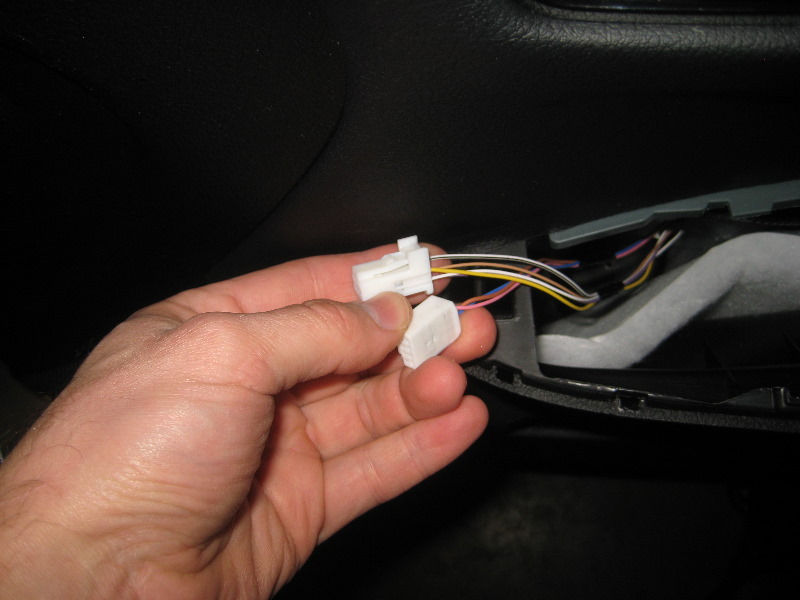 Toyota-Avalon-Interior-Door-Panel-Removal-Guide-049