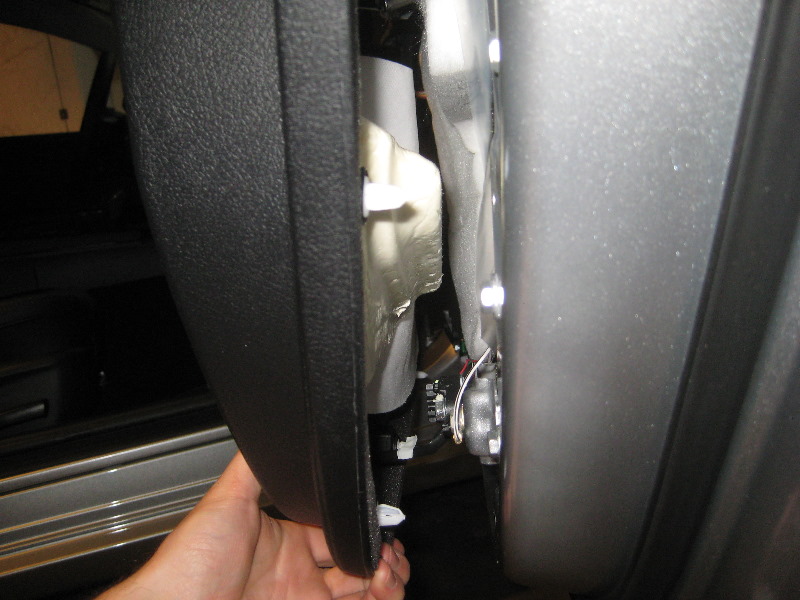 Toyota-Avalon-Interior-Door-Panel-Removal-Guide-052