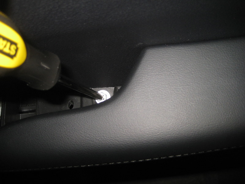 Toyota-Avalon-Interior-Door-Panel-Removal-Guide-058