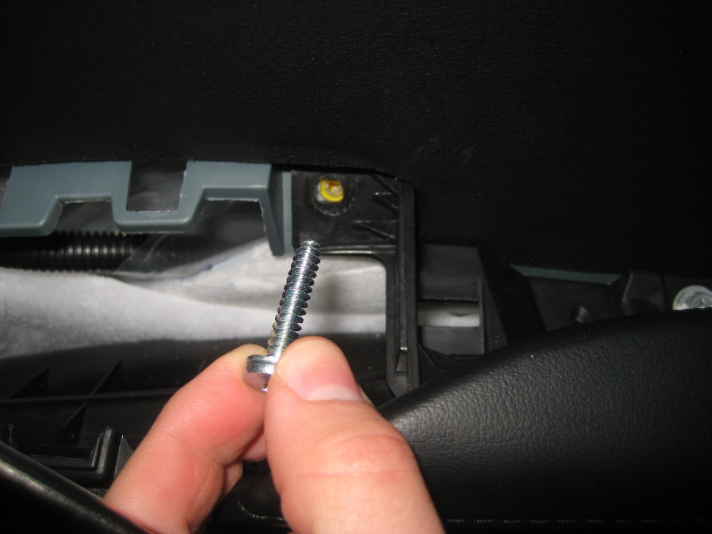 Toyota-Avalon-Interior-Door-Panel-Removal-Guide-059