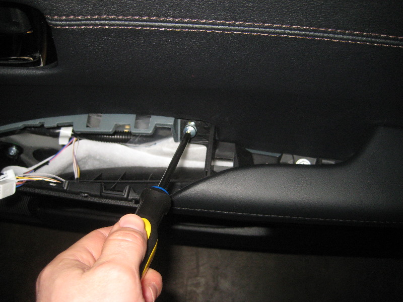 Toyota-Avalon-Interior-Door-Panel-Removal-Guide-060