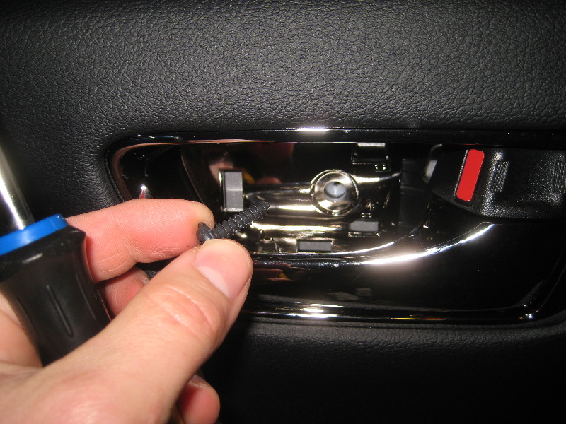 Toyota-Avalon-Interior-Door-Panel-Removal-Guide-061