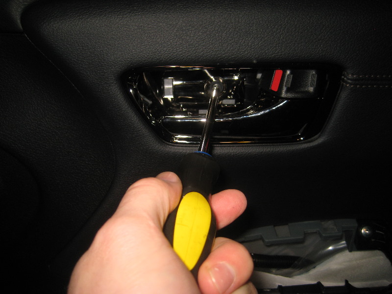 Toyota-Avalon-Interior-Door-Panel-Removal-Guide-062