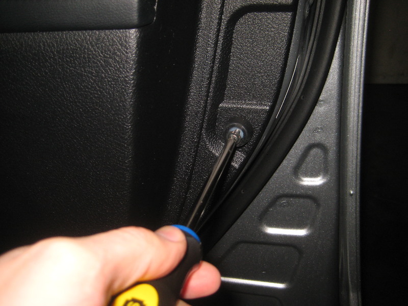 Toyota-Avalon-Interior-Door-Panel-Removal-Guide-063