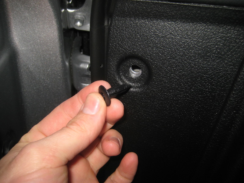 Toyota-Avalon-Interior-Door-Panel-Removal-Guide-064