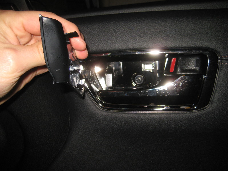 Toyota-Avalon-Interior-Door-Panel-Removal-Guide-065