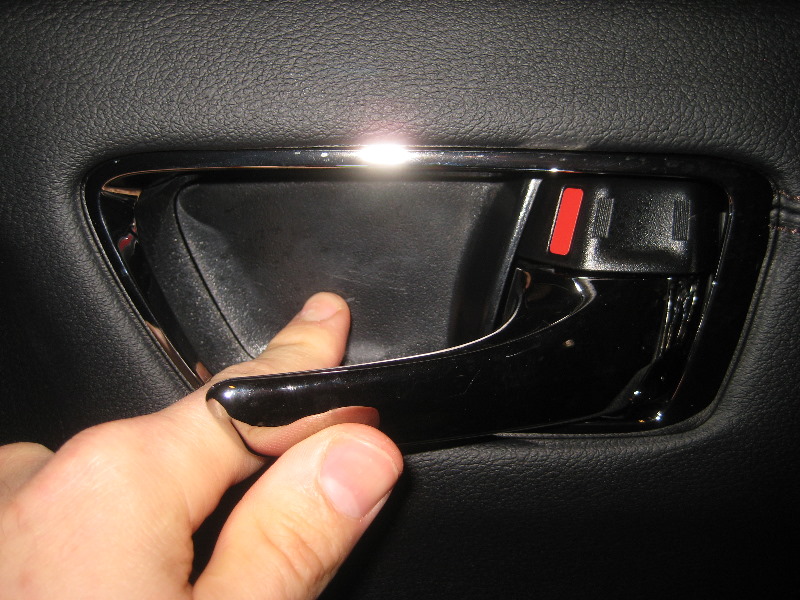 Toyota-Avalon-Interior-Door-Panel-Removal-Guide-066