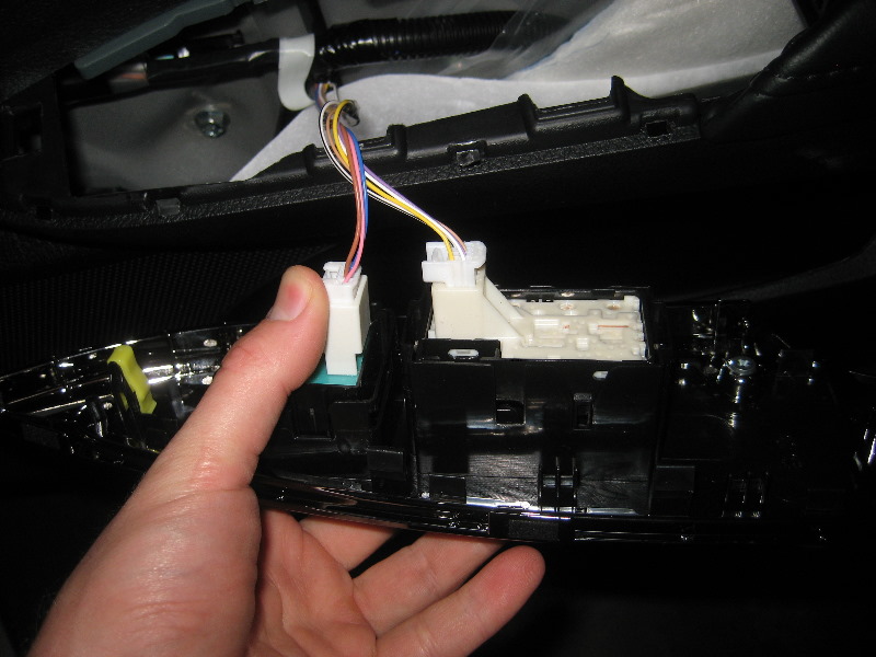 Toyota-Avalon-Interior-Door-Panel-Removal-Guide-067