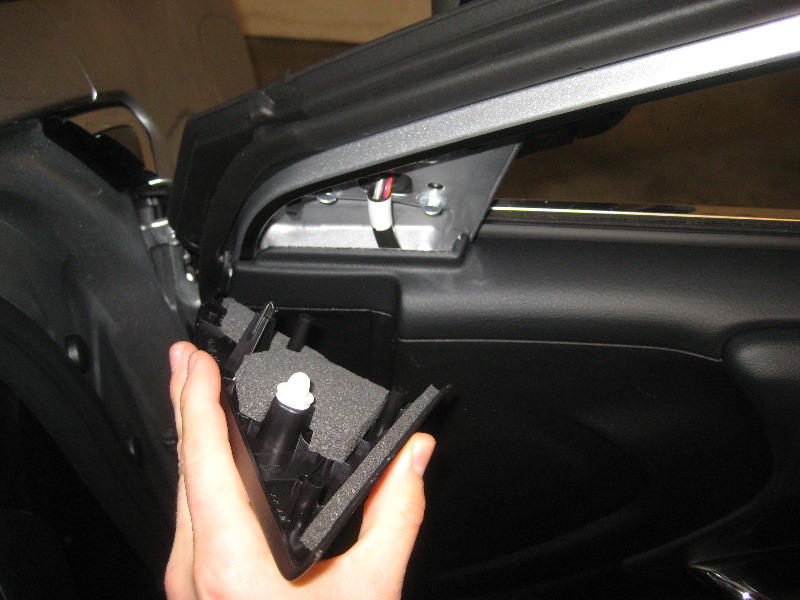 Toyota-Avalon-Interior-Door-Panel-Removal-Guide-070