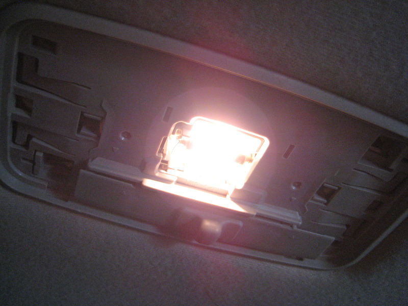 Toyota-Camry-Dome-Light-Bulb-Replacement-Guide-011