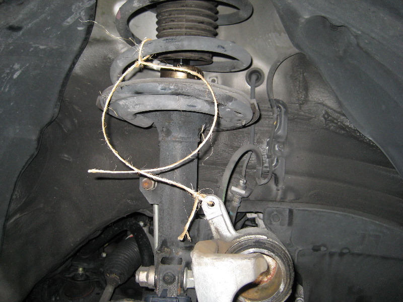 Toyota-Camry-Front-Brake-Pads-Replacement-DIY-Guide-010