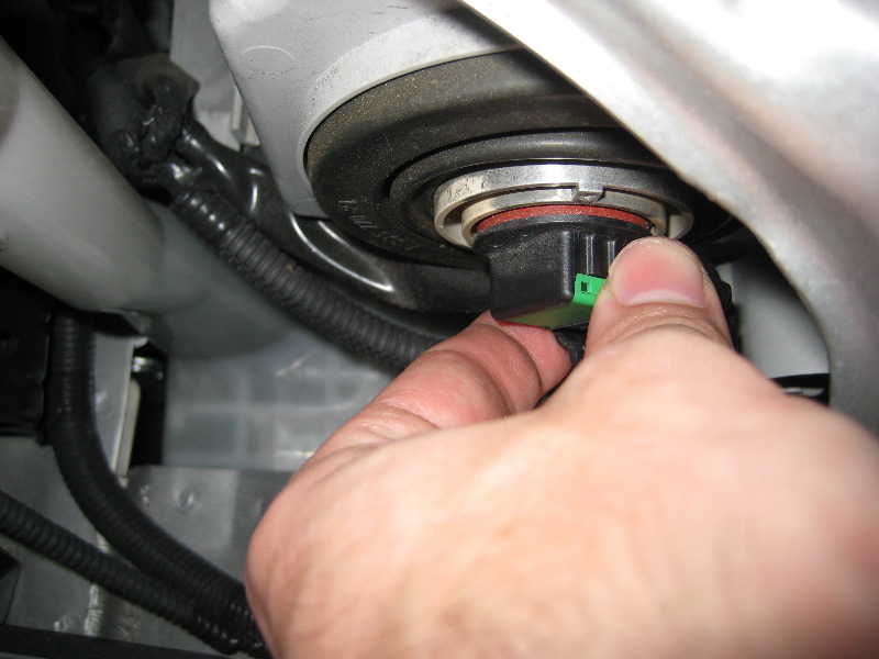 Toyota-Camry-Headlight-Bulbs-Replacement-Guide-005