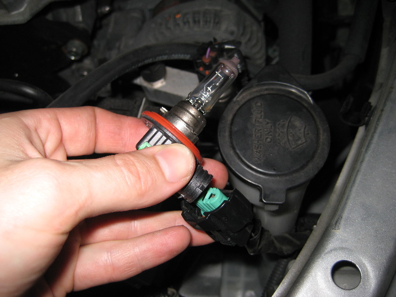 Toyota-Camry-Headlight-Bulbs-Replacement-Guide-010