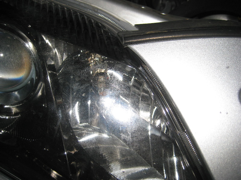 Toyota-Camry-Headlight-Bulbs-Replacement-Guide-014