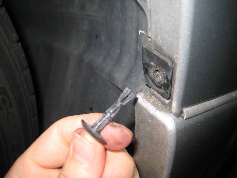 Toyota-Camry-Headlight-Bulbs-Replacement-Guide-027