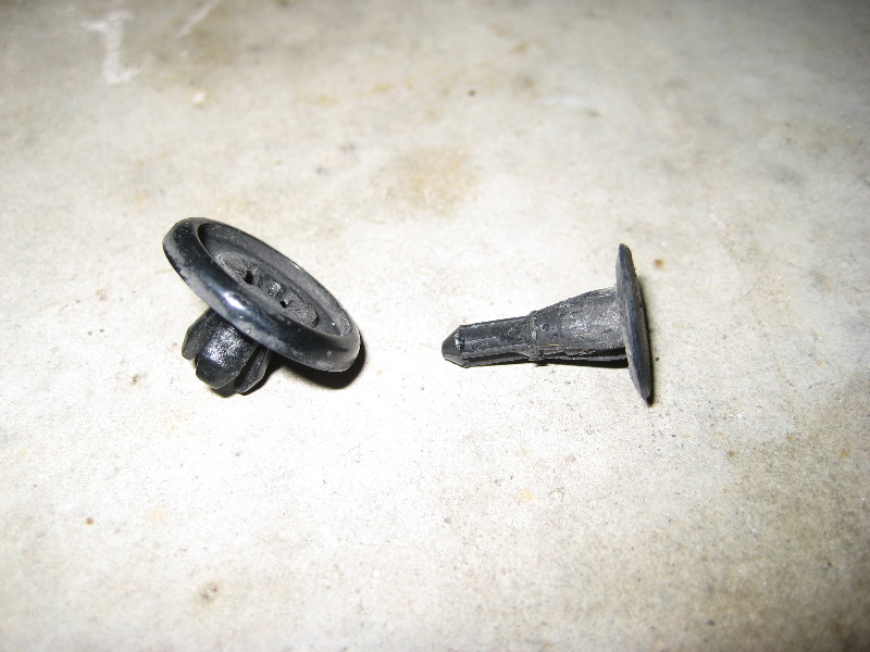 Toyota-Camry-Headlight-Bulbs-Replacement-Guide-029