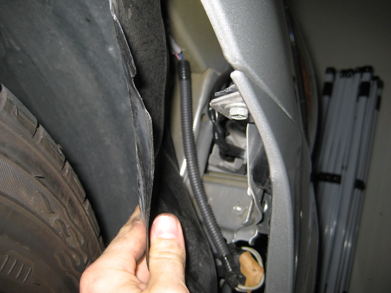 Toyota-Camry-Headlight-Bulbs-Replacement-Guide-030