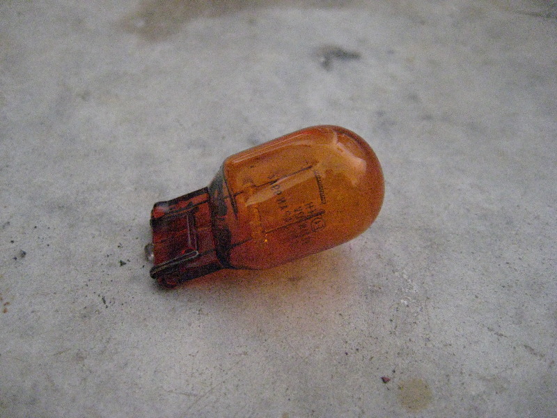 Toyota-Camry-Headlight-Bulbs-Replacement-Guide-034