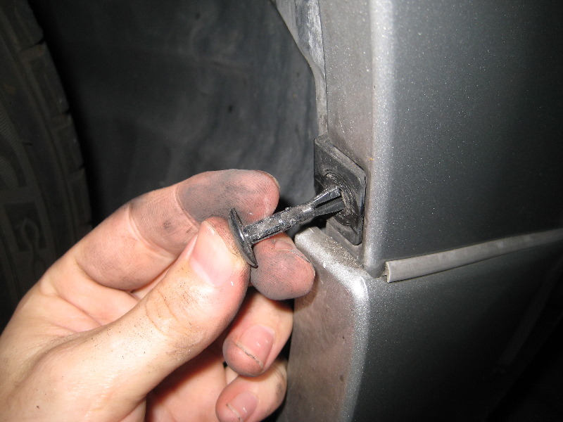 Toyota-Camry-Headlight-Bulbs-Replacement-Guide-037