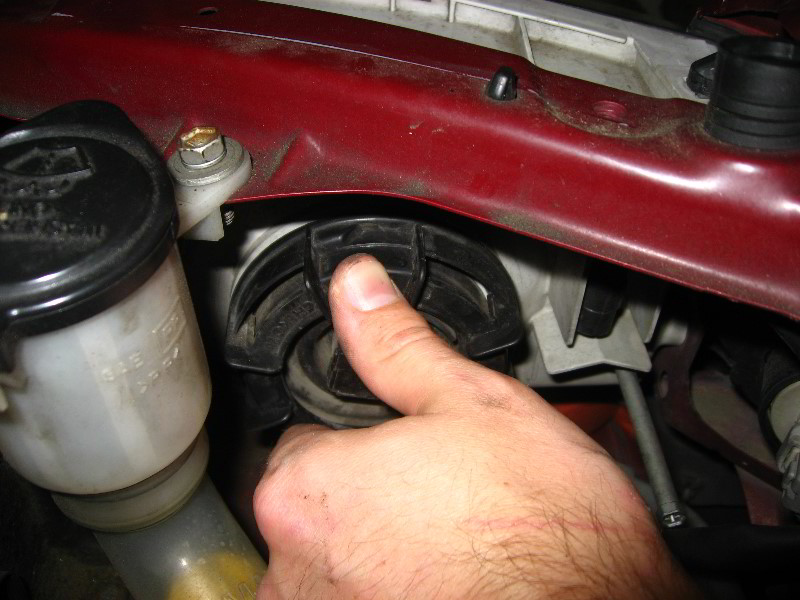 Toyota-Carina-ED-Headlight-Bulb-Replacement-Guide-005