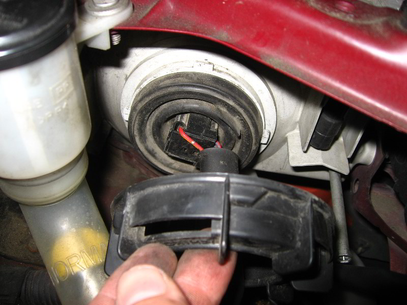 Toyota-Carina-ED-Headlight-Bulb-Replacement-Guide-006