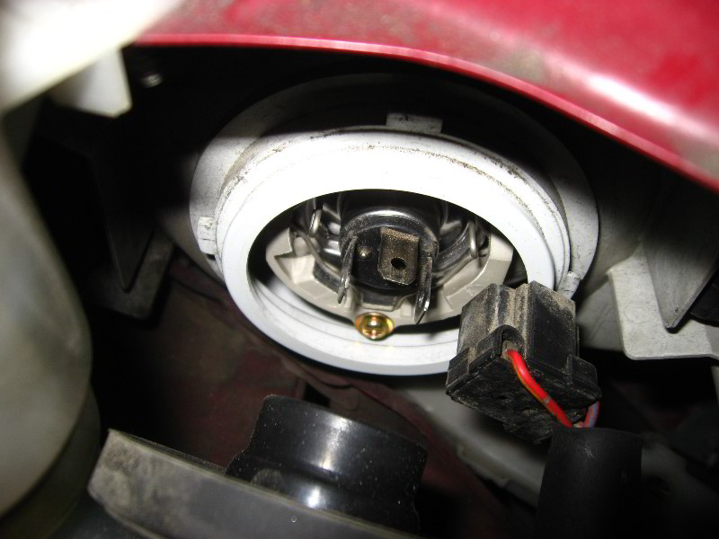 Toyota-Carina-ED-Headlight-Bulb-Replacement-Guide-010