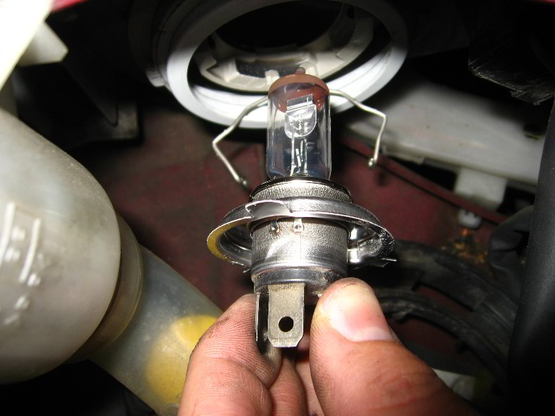Toyota-Carina-ED-Headlight-Bulb-Replacement-Guide-014