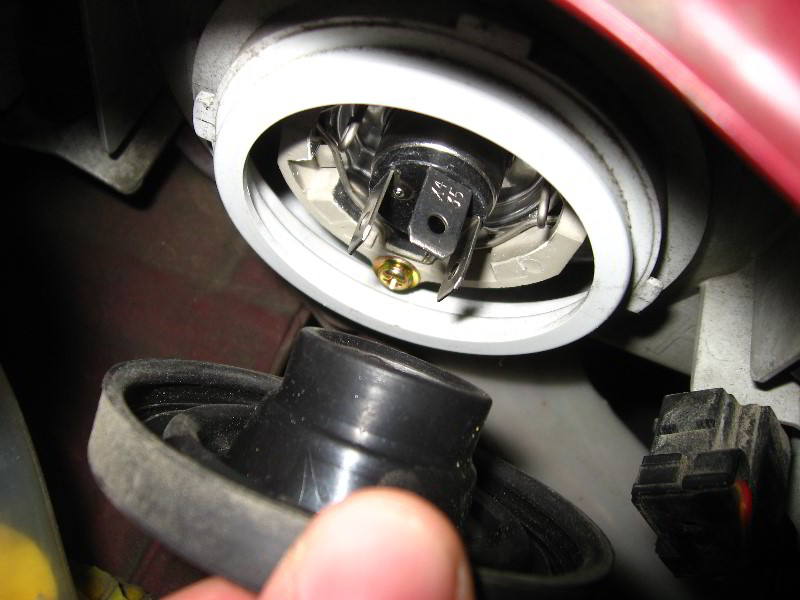 Toyota-Carina-ED-Headlight-Bulb-Replacement-Guide-025