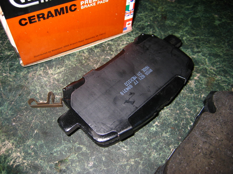 Toyota-Corolla-Front-Brake-Pads-Replacement-Guide-014