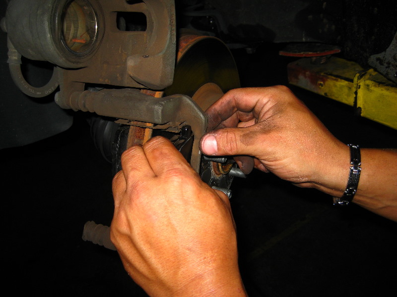 Toyota-Corolla-Front-Brake-Pads-Replacement-Guide-018