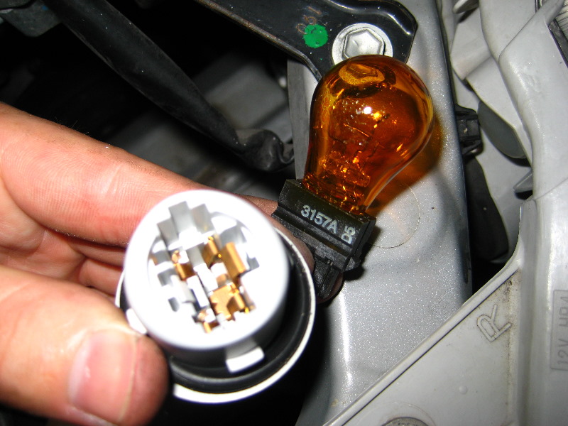 Toyota-Corolla-Headlight-Bulb-Replacement-Guide-021