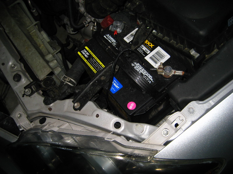 Toyota-Corolla-Headlight-Bulb-Replacement-Guide-023