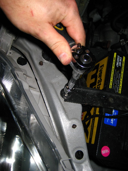 Toyota-Corolla-Headlight-Bulb-Replacement-Guide-024