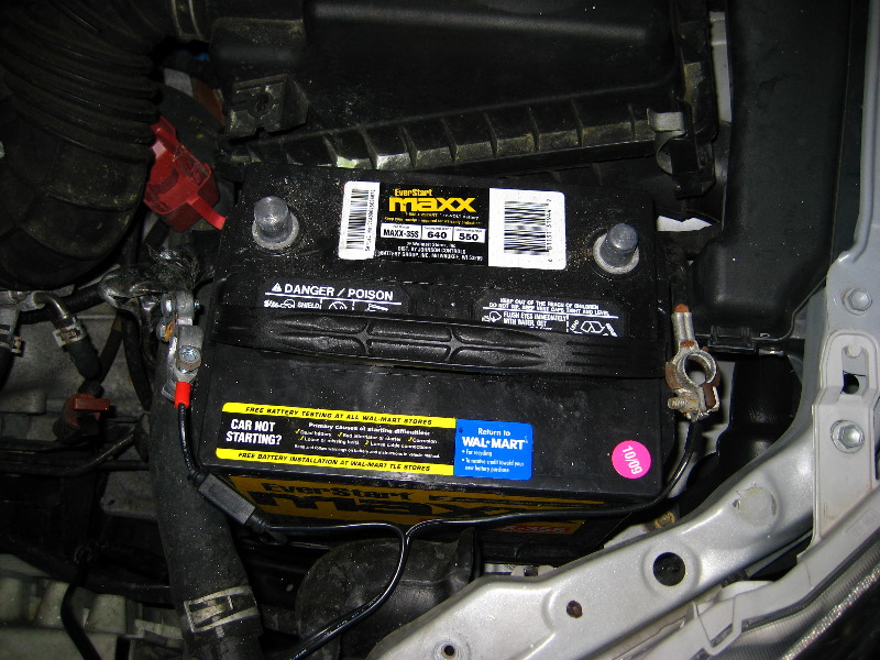 Toyota-Corolla-Headlight-Bulb-Replacement-Guide-026