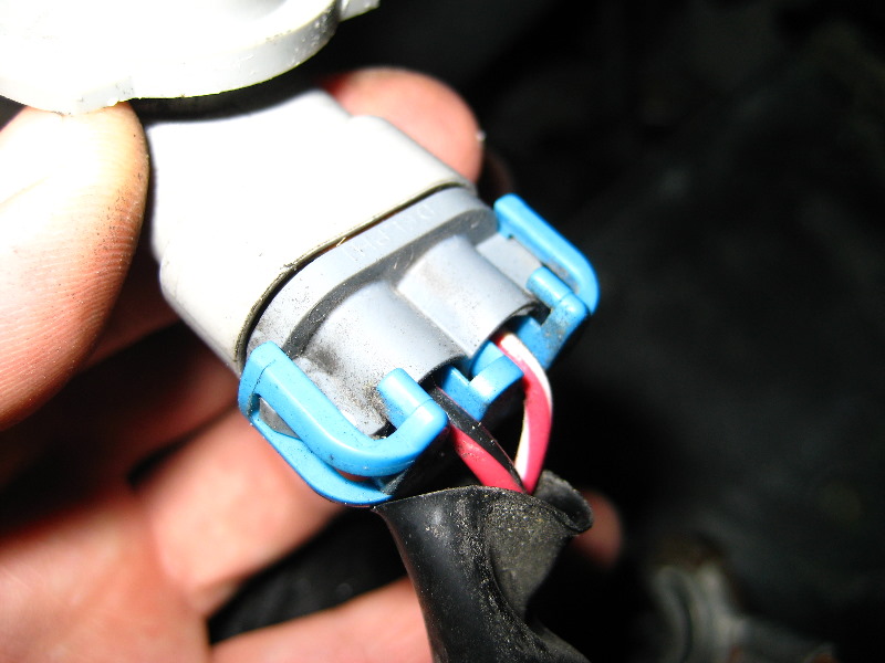 Toyota-Corolla-Headlight-Bulb-Replacement-Guide-032