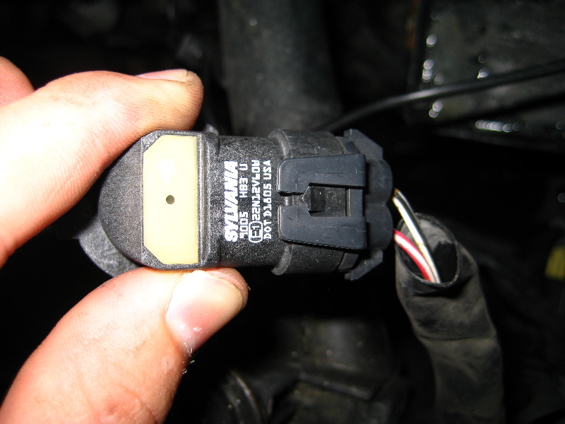 Toyota-Corolla-Headlight-Bulb-Replacement-Guide-045